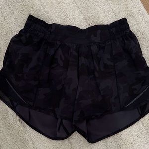 Black Camo lululemon hotty hot shorts